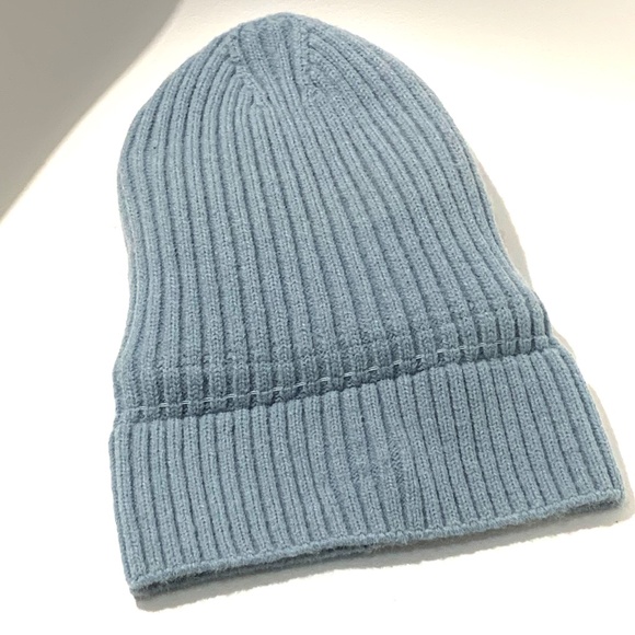 - UGG Powder Blue Chunky Rib Knit Faux-Fur-Lined Beanie - Picture 9 of 9